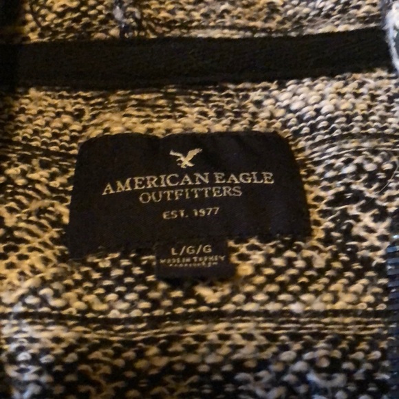 AE outfitters (💰5/$25 in bundles of 5 until 3/23/23 - Picture 2 of 4